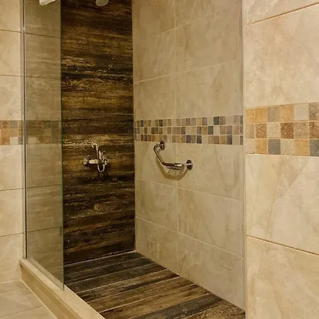 Premier Vista Hotel 4*